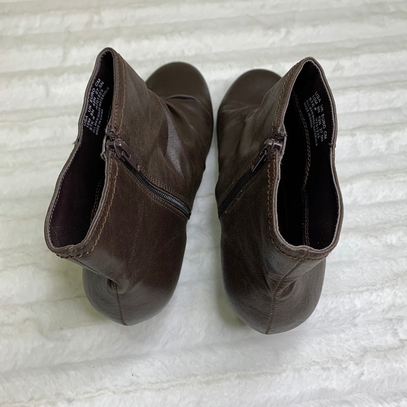 Hush Puppies Soft Style Brown Booties - Picture 5 of 8